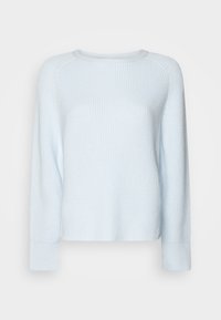 Jasnoniebieski sweter z dzianiny z długimi rękawami i okrągłym dekoltem, zaprezentowany na neutralnym szarym tle.