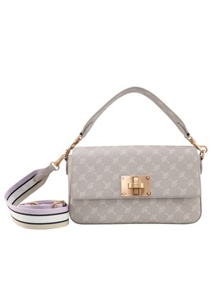 Borsa grigia con motivo, dotata di manico superiore e tracolla larga a righe staccabile, con chiusura a scatto rettangolare in metallo dorato.