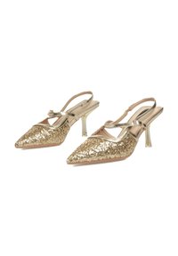 Zapatos de tacón alto slingback de purpurina dorada con punta afilada y tacones finos, que presentan un acabado metálico brillante y una correa ajustable.
