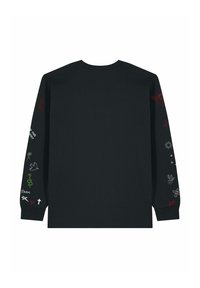 Chemise noire à manches longues avec de petits symboles colorés et du texte imprimés le long des deux manches sur un fond blanc.