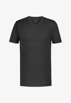 Effen zwarte korte mouw V-hals T-shirt gemaakt van gladde stof, getoond op een witte achtergrond.