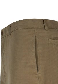 Khaki püksid tekstureeritud, kergest kangast; sirge lõikega, tagataskuga ja väikese logo detailiga vööl.