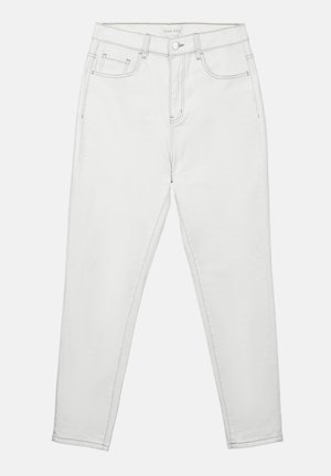 Jean en denim blanc à taille haute, cinq poches et coupe slim. Présente des coutures visibles et une texture lisse.