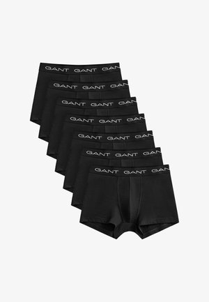 Six boxers noirs GANT avec des ceintures élastiques marquées, disposés en éventail sur un fond blanc.