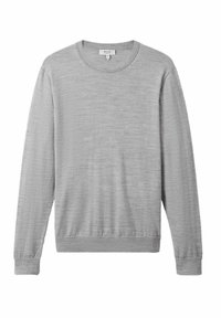 Pulover gri deschis, cu guler rotund, fabricat dintr-un material moale. Are mâneci lungi și margini și tiv cu model în relief. Design simplu, texturat, fără modele.