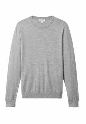 Jasnoszary sweter z okrągłym dekoltem, wykonany z miękkiego materiału. Posiada długie rękawy oraz ribbowane mankiety i dół. Prosty, teksturowany design bez wzorów.