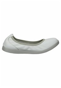 Ballerina flat in pelle bianca con suola grigia morbida, caratterizzata da un colletto in tessuto elastico verde e un design superiore liscio.
