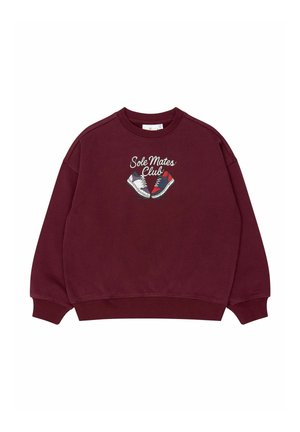 Sudadera burdeos con cuello redondo con texto "Sole Mates Club" y gráfico de dos deportivas enfrentadas en el pecho.