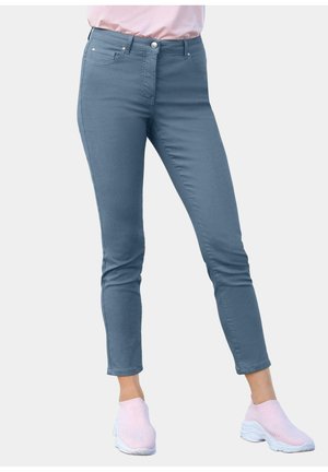 ATELIER  BELLA AUS SUPERELASTISCHER QUALITÄT FÜR VOLLE BEWEGUNGSFREIHEIT - Slim fit jeans - light blue