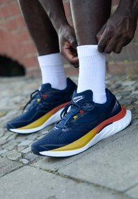 Saucony ENDORPHIN SPEED 4 - Silniční běžecké boty - navy/spice