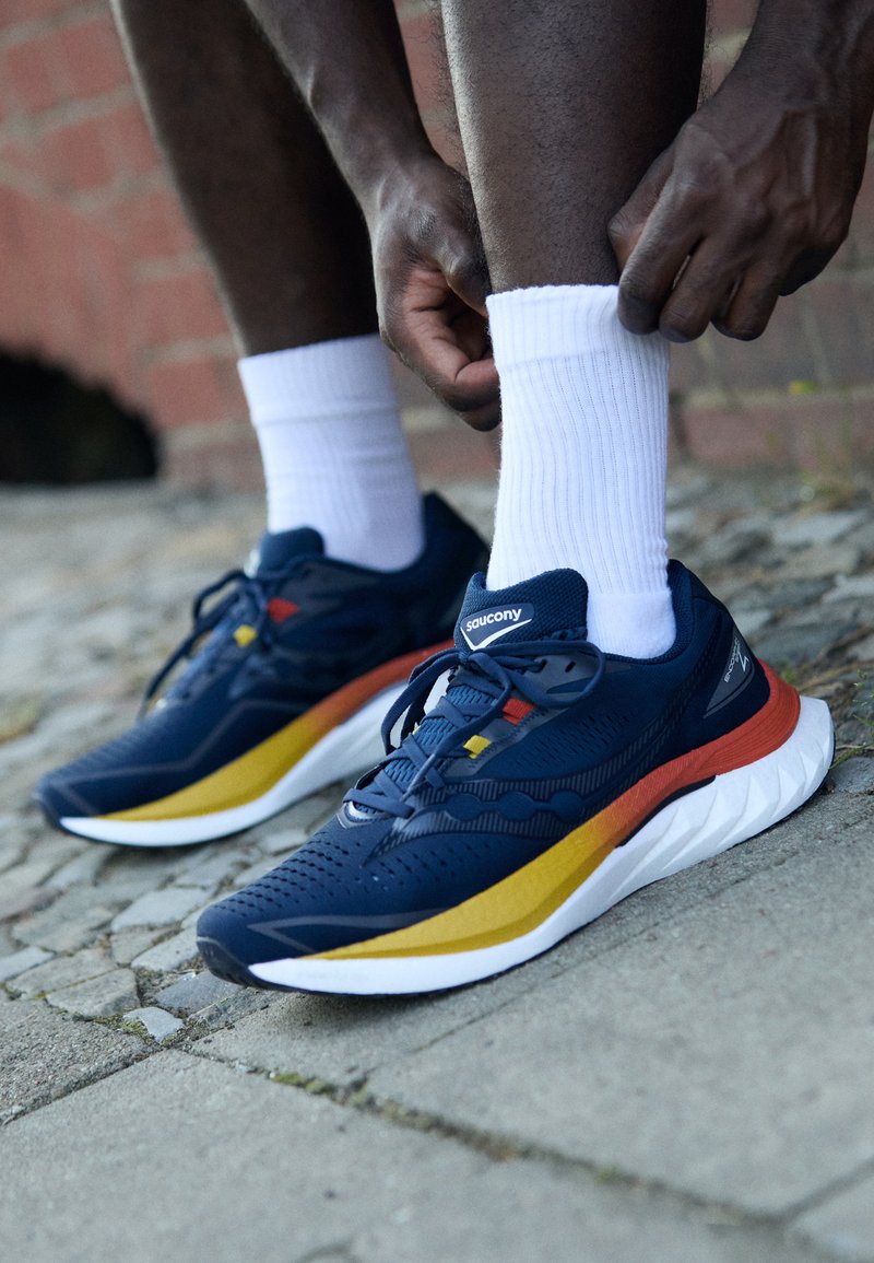 Saucony ENDORPHIN SPEED 4 - Silniční běžecké boty - navy/spice