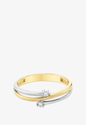 Bague en or et argent bicolore avec deux petits diamants ronds là où les anneaux se chevauchent, créant un design croisé.