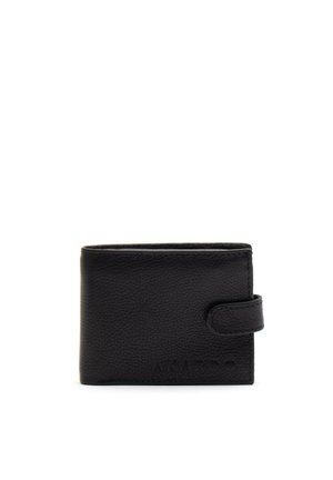Portefeuille en cuir noir avec surface texturée, forme rectangulaire et fermeture à pression. Affiche un logo en relief sur le côté avant.