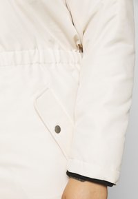 ONLY Carmakoma CARIRENA COAT - Parka - eggnog
