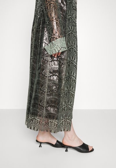 Vaillant TECHNICAL COATED OVERCOAT - Κλασικό παλτό - brown