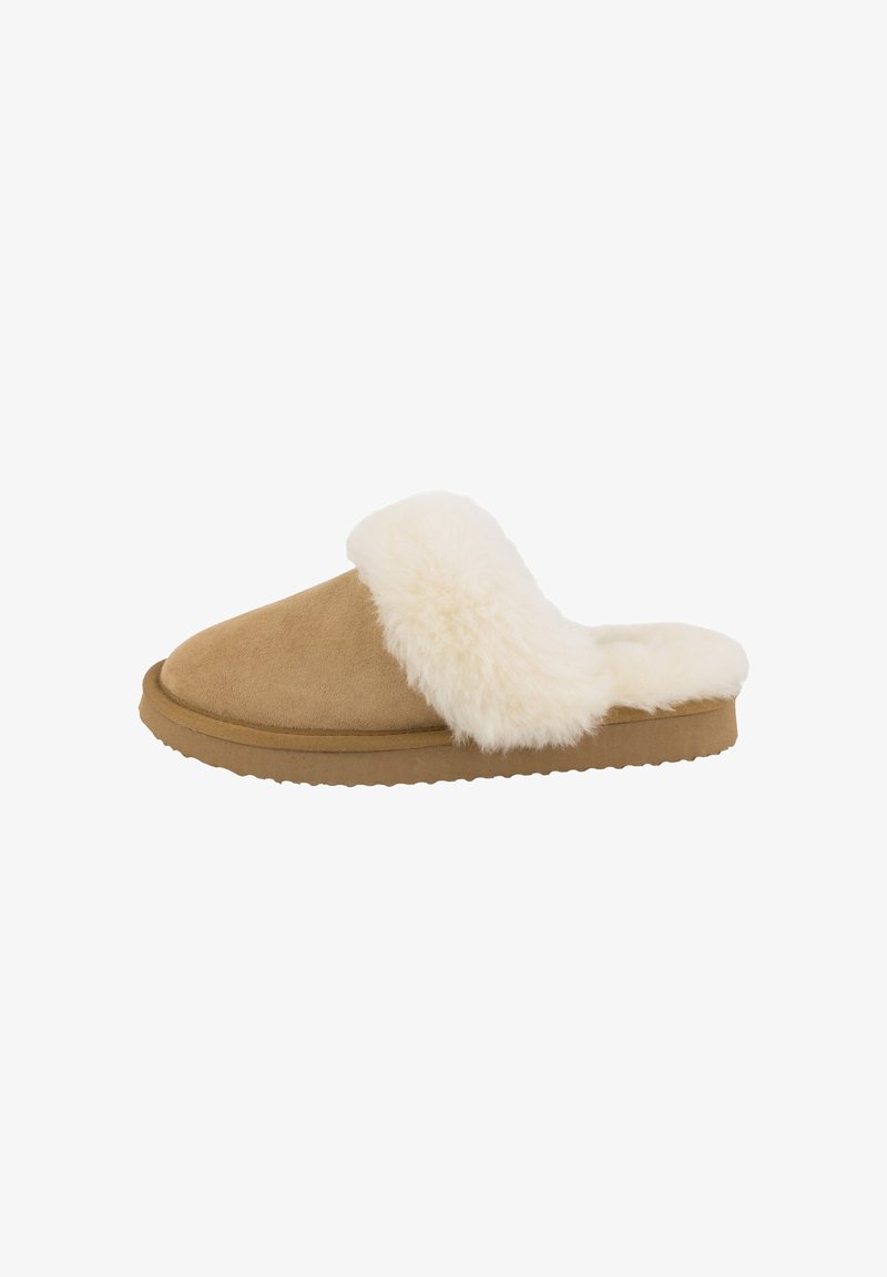 Tan suède slipper met een crèmekleurige nepbont kraag, ronde neus en een gestructureerde rubberen zool. Heeft een instapontwerp voor comfortabel aan- en uittrekken.