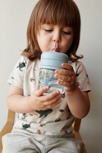 Liewood PAVIA STRAW CUP UNISEX - Buteliukas kūdikiams - sea creature/sandy