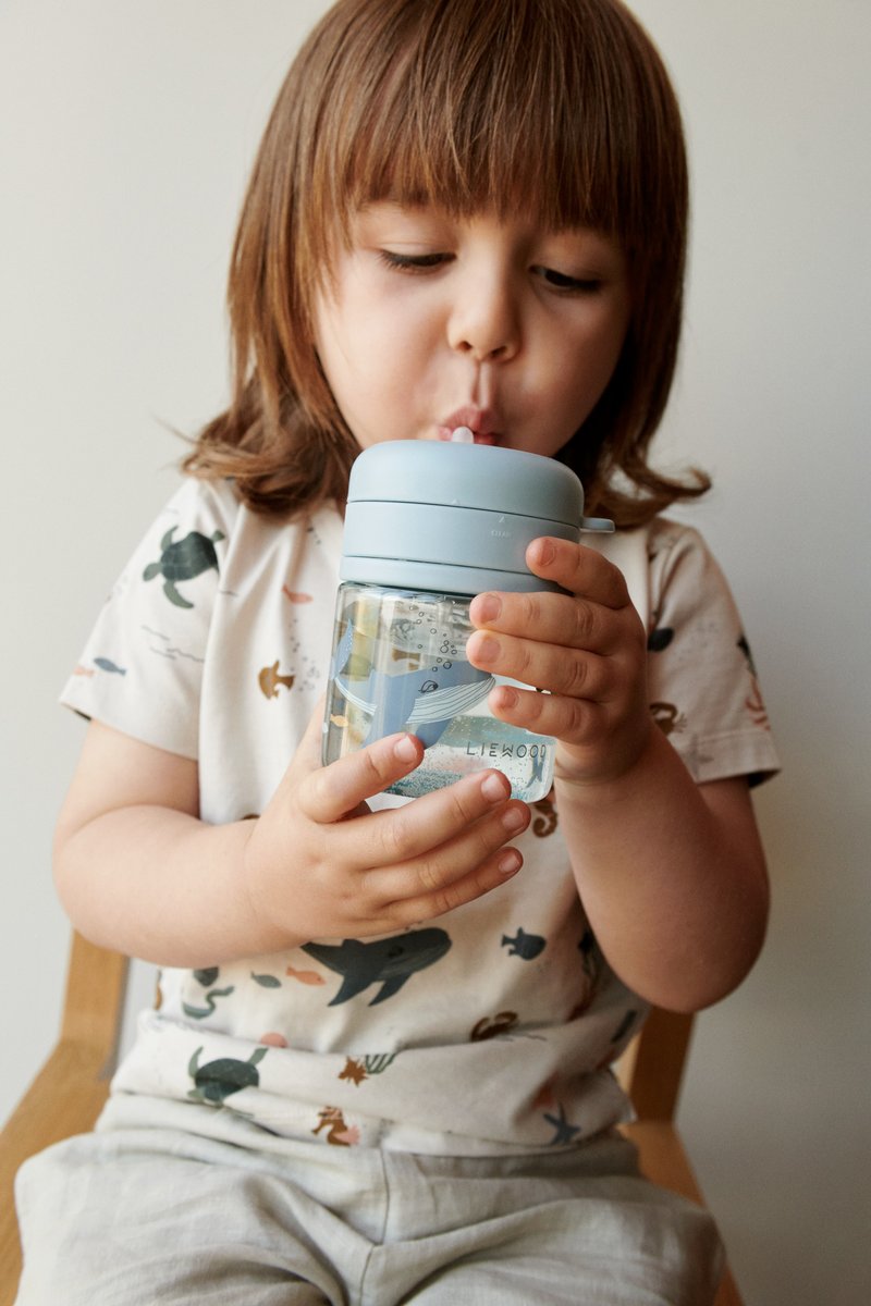 Liewood PAVIA STRAW CUP UNISEX - Buteliukas kūdikiams - sea creature/sandy