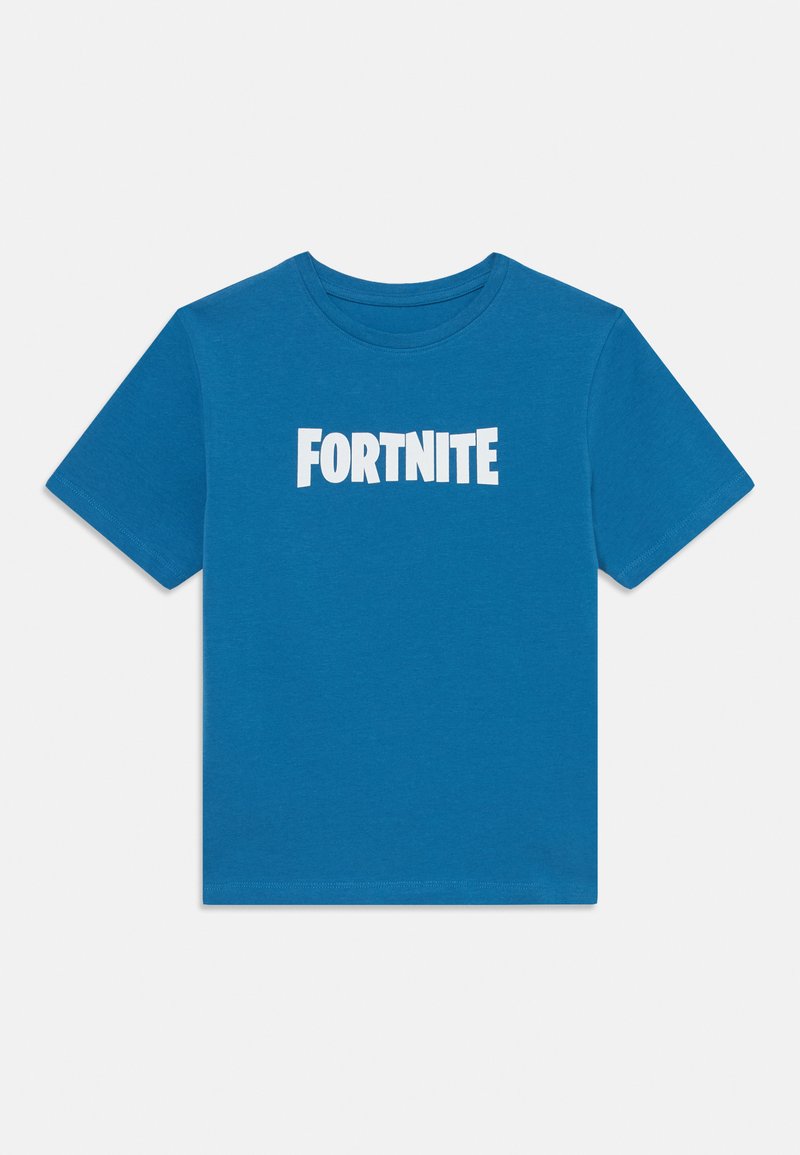Mėlynas medvilninis marškinėliai su drąsiu baltu "FORTNITE" logotipu krūtinėje. Apvalus kaklas ir trumpomis rankovėmis, standartinio kirpimo.