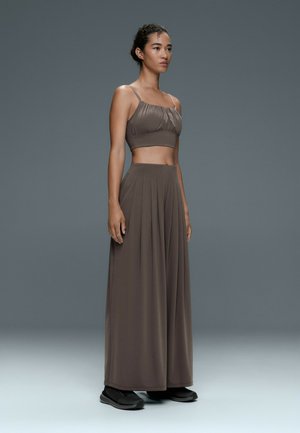 OYSHO, LIGHT TOUCH WIDE-LEG PLEATED TROUSERS - Pantalon classique - brown-khaki