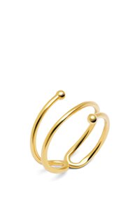 Anillo de metal bañado en oro con un diseño minimalista que presenta dos extremos curvados y pequeños acentos esféricos en ambas puntas. Superficie lisa y brillante.