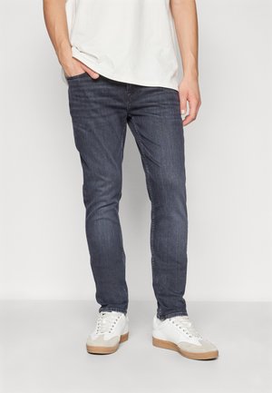 - Jeansy Skinny Fit