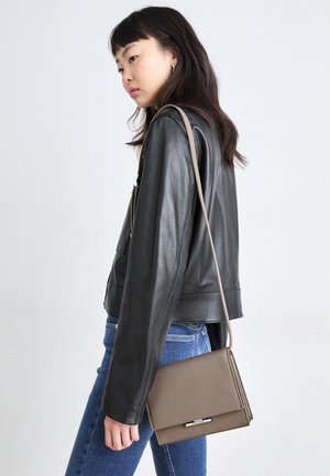 LINEAR CROSSBODY - Pochette - cinder