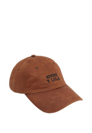 Gorra de béisbol de algodón marrón con visera curva y texto bordado en negro "BIMBA Y LOLA" en el panel frontal.