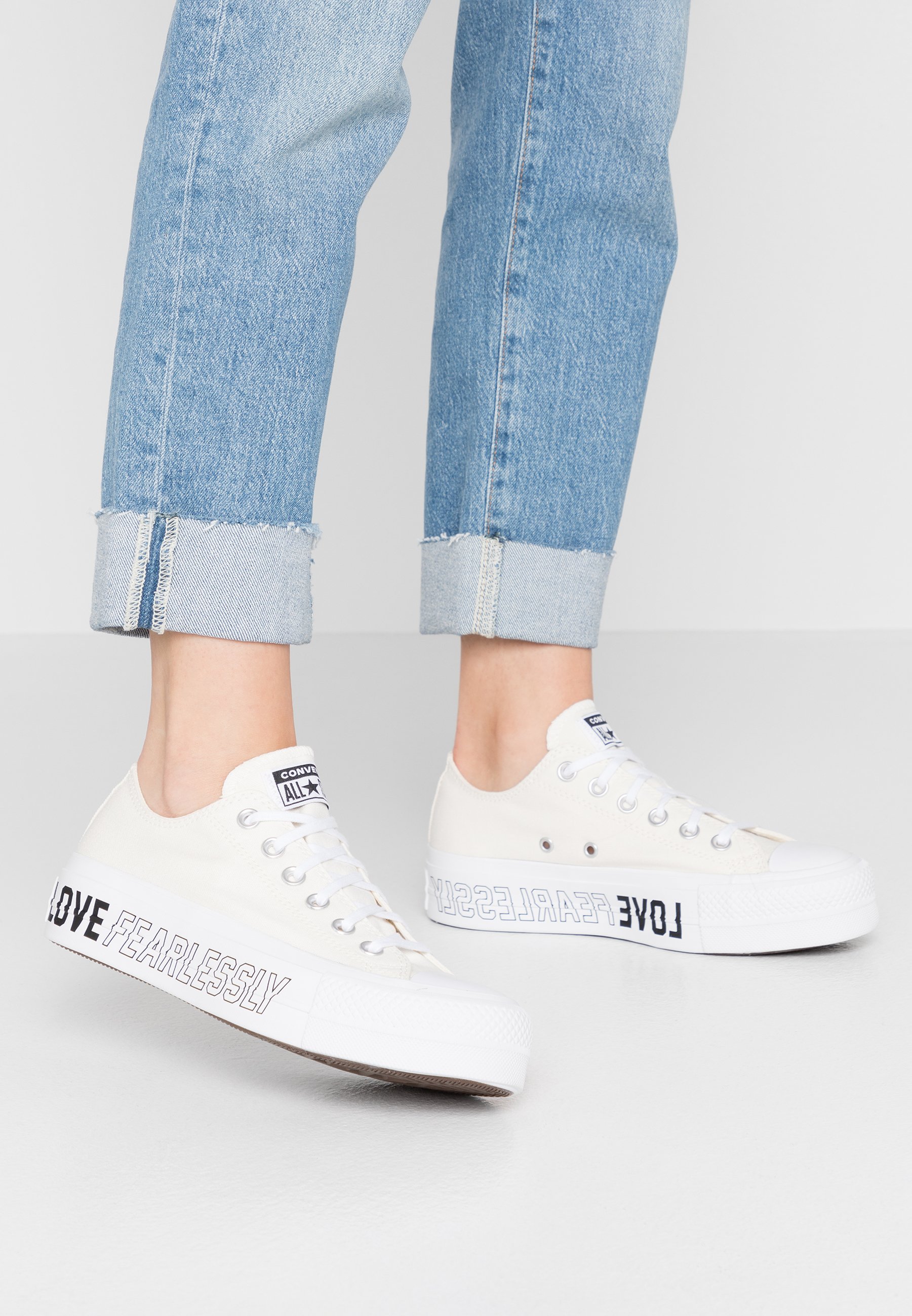 converse basse bianche blu 75