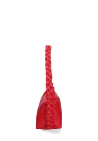 Borsa a tracolla in pelle rossa con manico intrecciato, caratterizzata da una superficie liscia e una forma strutturata. La vista laterale mette in evidenza i dettagli del manico.