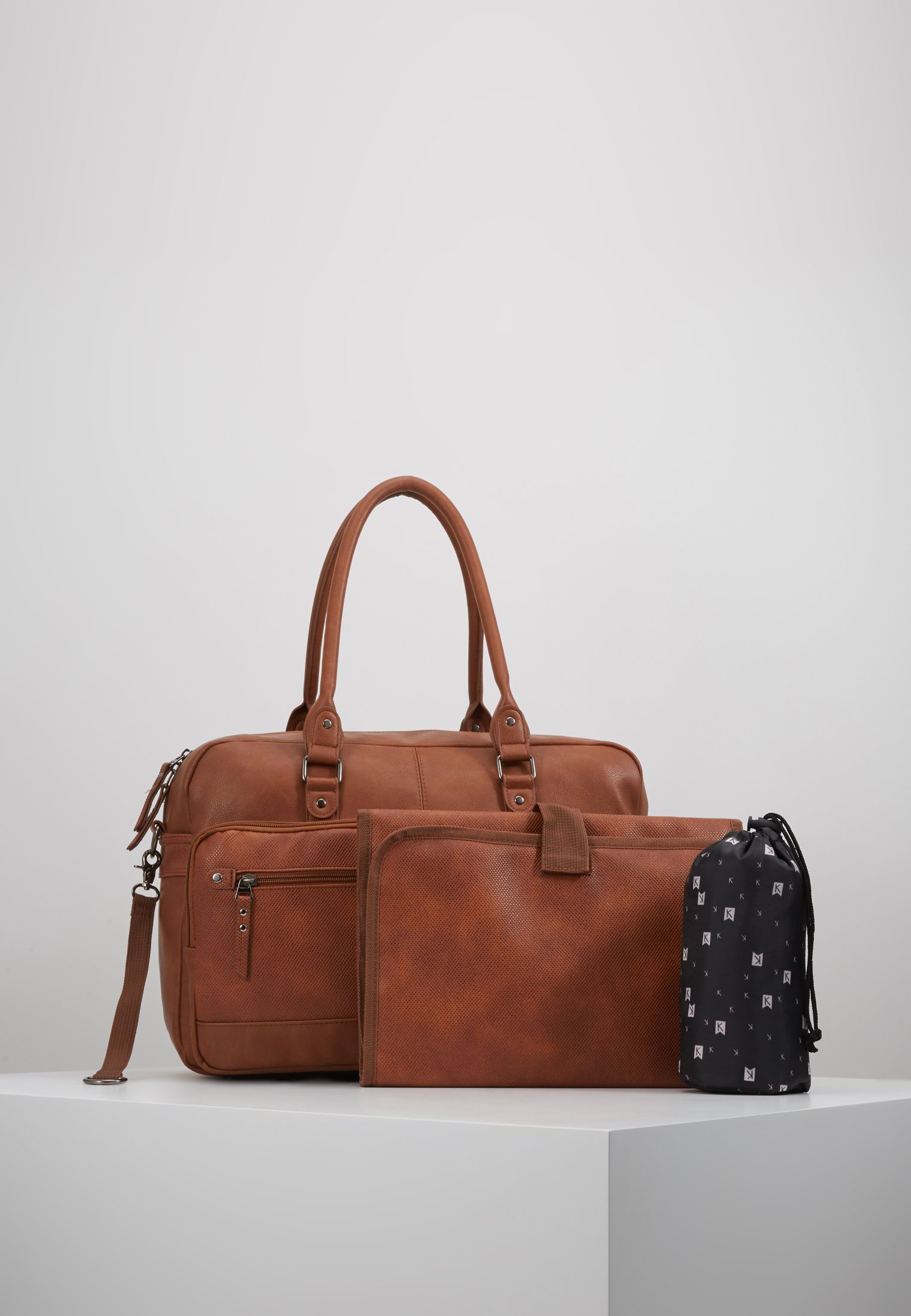 Kidzroom DIAPERBAG KIDZROOM PRECIOUS Stelleveske cognac Kidzroom CARE JOY DIAPERBAG Stelleveske black Zalando.no