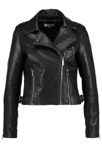 Giacca da moto in pelle nera con chiusura a zip frontale, ampie rever, tasche con zip e dettagli in fibbia in vita. Texture liscia.