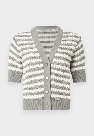 Cardigan rayé gris et blanc à manches courtes, décolleté en V et cinq boutons. Texture en tricot avec des bords côtelés.