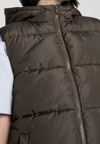 Pieces PCBEE NEW PUFFER VEST - Liemenė - black olive