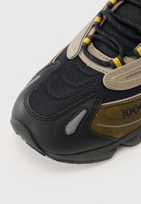 New Balance M1000 - Sapatilhas - woodland