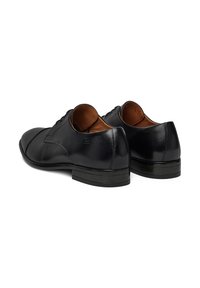 Mustad mustad nahast kleitjalatsid sujuva viimistlusega, ümarate otstega ja minimaalsete õmblustega. Lühike konts ja nähtav beež nahkvooder.