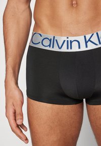 Calvin Klein Underwear LOW RISE TRUNK 3 PACK CKR STEEL MICRO - Bokserbriefs - black/multicolor