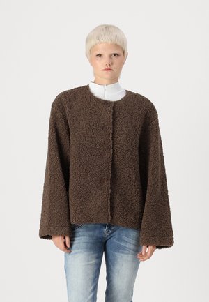 Pieces PCAUBA JACKET - Winterjacke - brown
