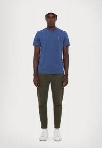 Polo Ralph Lauren JOGGER ATHLETIC - Donji dijelovi trenirke - alpine