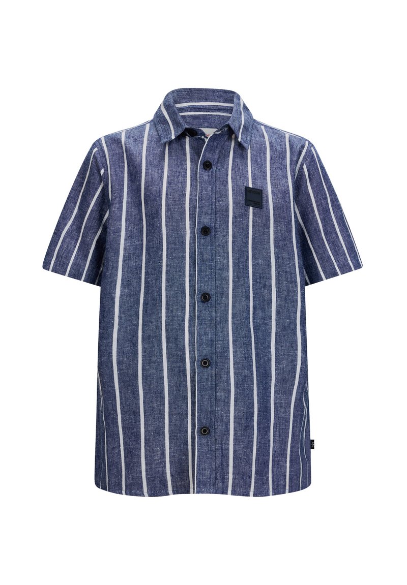 Camicia a maniche corte a righe blu navy e bianche, con chiusura a bottoni, colletto e una piccola etichetta nera sul petto.