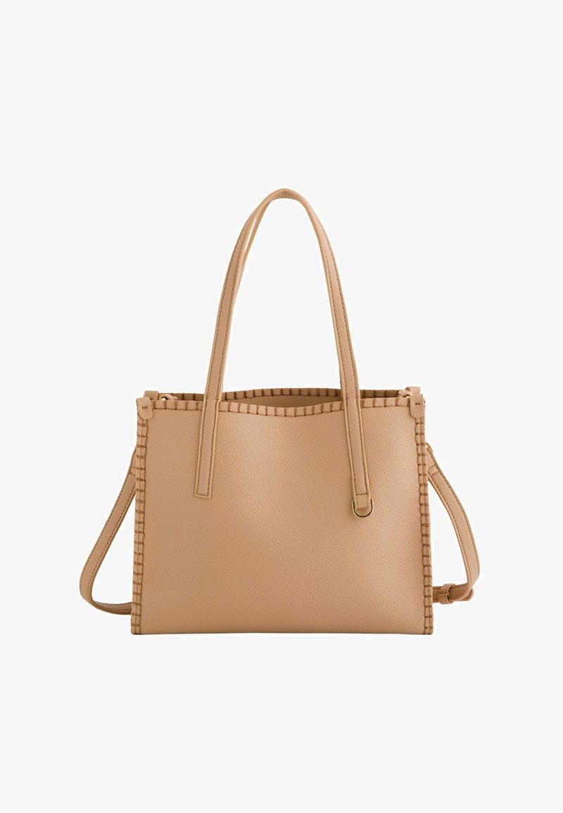 Beige leren tote bag met een gestructureerd oppervlak, twee verlengde handvatten en geweven details langs de randen. Beschikt over een verstelbare schouderband.
