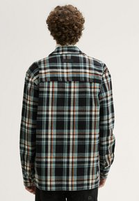 Karierte Hemd in Schwarz, Petrol und Orange, aus Flanell. Verfügt über einen klassischen Kragen, knöpfbare Manschetten und eine Passe im Rücken.