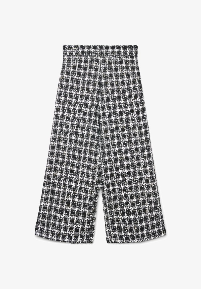 Schwarz-weiß karierte Culottes mit weitem Bein und einer strukturierten Stoffqualität. Der Bund ist glatt, was den Tragekomfort insgesamt erhöht.