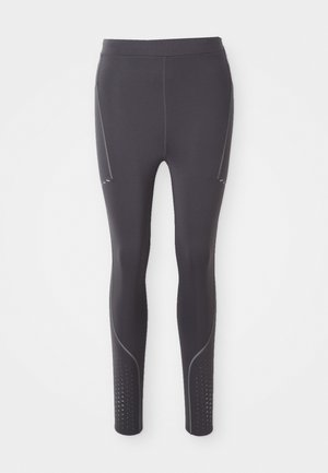 Leggings deportivos negros hechos de una tela elástica, con sutiles acentos en gris, paneles laterales y patrones perforados en los tobillos.
