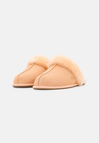 UGG SCUFFETTE II - Chinelos - peach fuzz