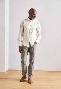 Scotch & Soda RALSTON REGULAR SLIM FIT PANTS - Nadrágok - seal grey