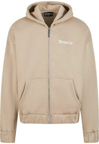 Beige zip-up hoodie med snoretræk i hætten, forlommer, ribbede mansjetter og kant. Har "Dropsize" tekst i hvid på brystet.