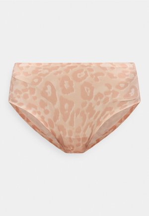 Beige en lichtroze leopardprint naadloze bikini onderkant met hoge taille en een gladde tailleband op een witte achtergrond.