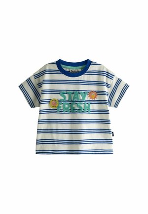 Koszula w krótkim rękawie w białe i niebieskie paski z napisem „STAY FRESH”, grafiką słońca i żółtą okrągłą naszywką z przodu.