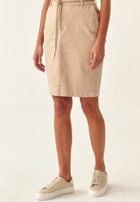 TATUUM HINOKI - Puzdrová sukňa - beige